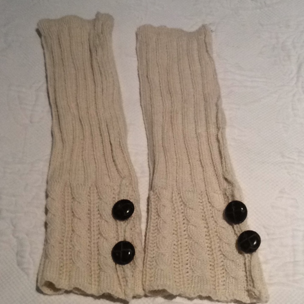 Boot cut leg warmers. Excellent